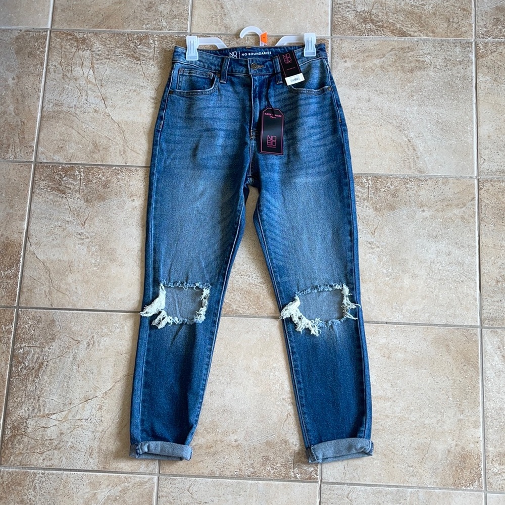Juniors Mom Jeans